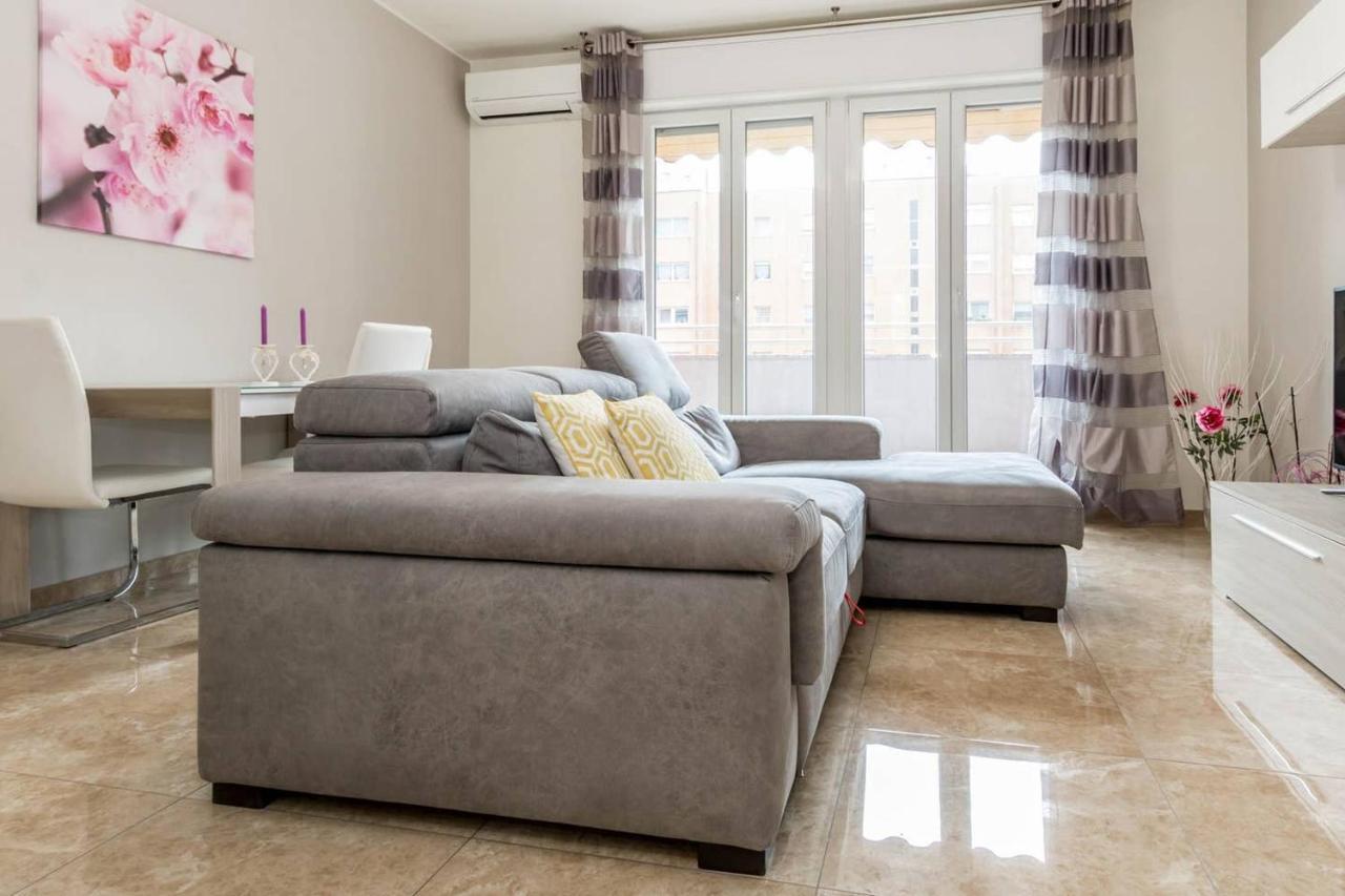 Altido Lovely Apt For 6 Located In Vibrant Gallaratese Milan Exterior photo