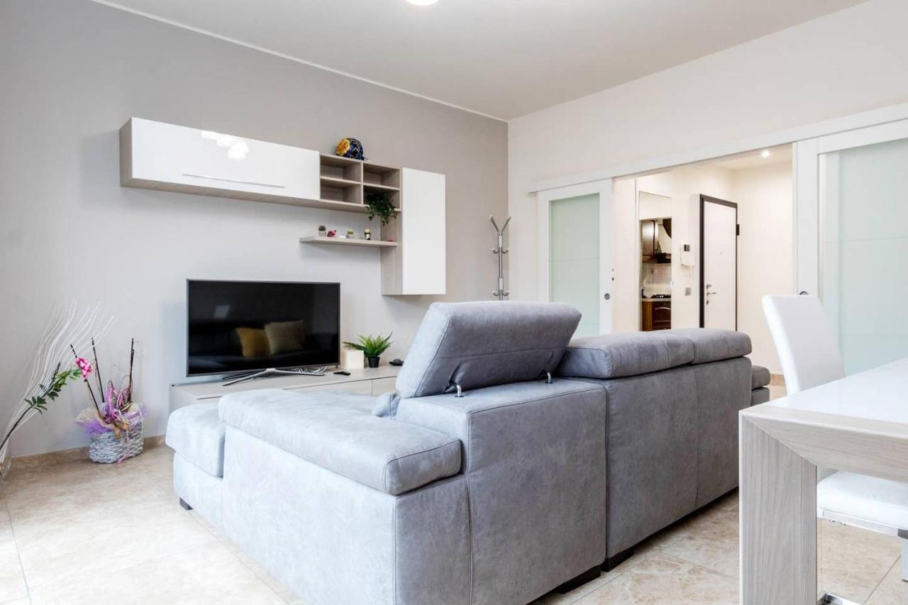 Altido Lovely Apt For 6 Located In Vibrant Gallaratese Milan Exterior photo